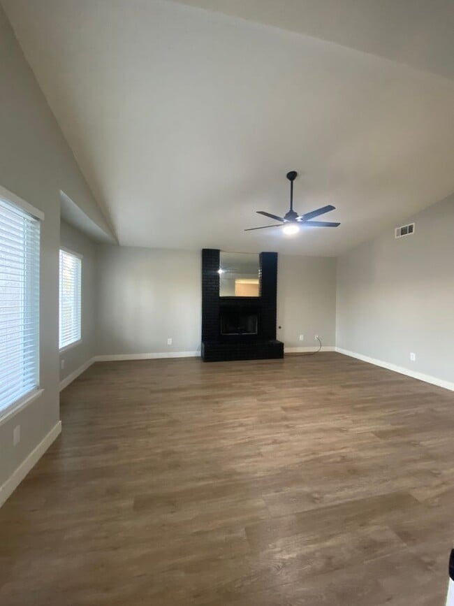 Photo - Recently Remodeled 3 BD 2 BA House in a Desirable SW Bakersfield