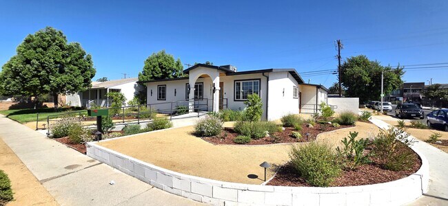 Front - 13821 Burton St