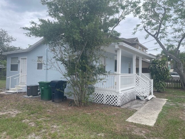 Photo - 6712 S Himes Ave