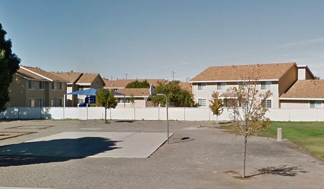 Photo - 451 N. Broadway-#451 Unidad #451