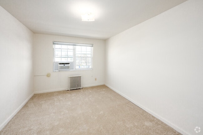 1BR, 1BA - 543SF - Bedroom