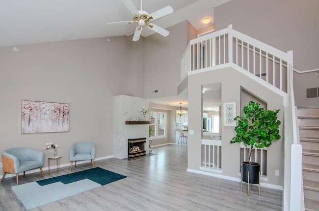 Photo - 1892 Lindsay Ln Unidad 40