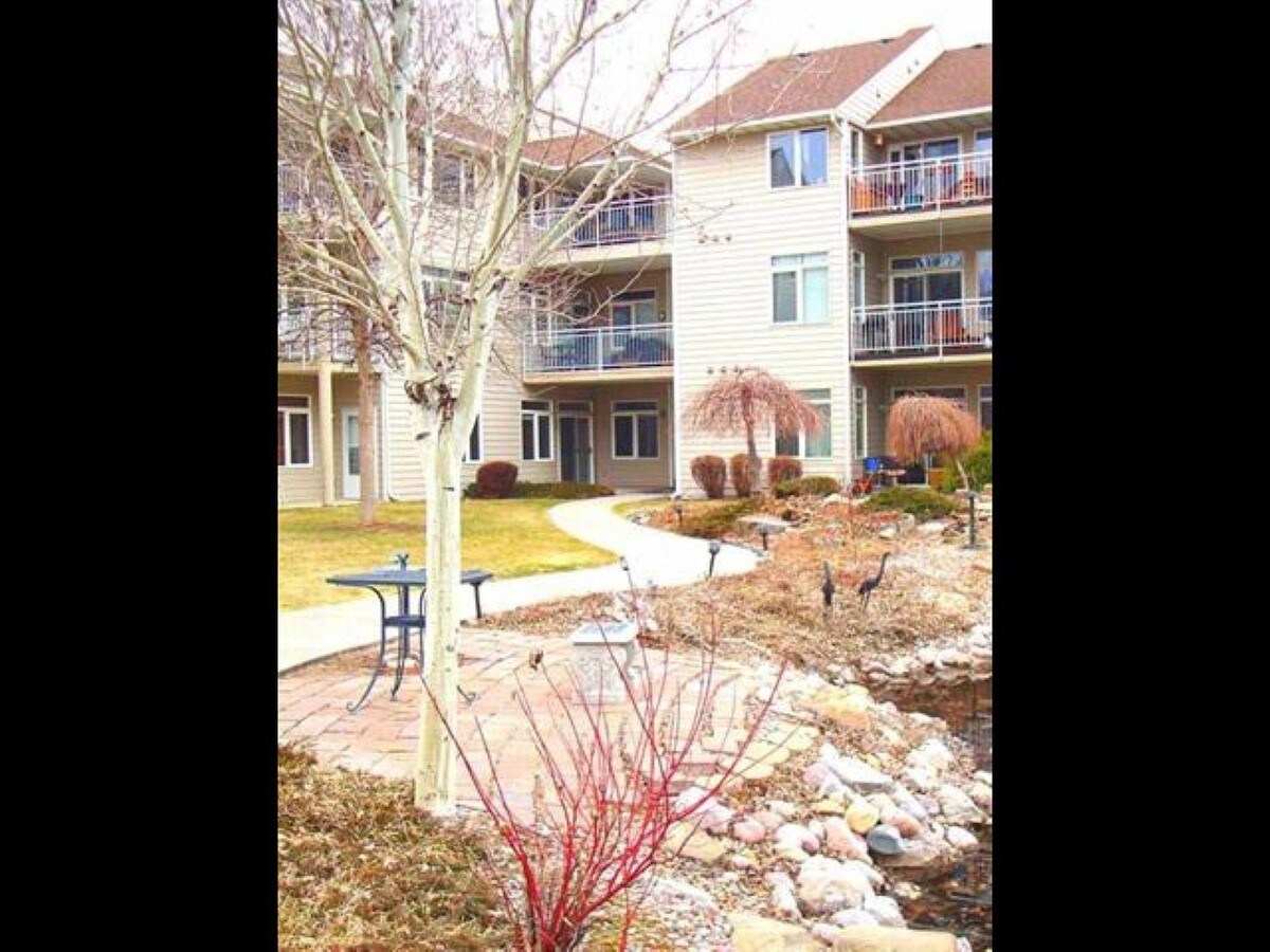 Photo - 2070 Cooper St