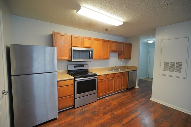 Building Photo - 3000 S Adams St Unit 831
