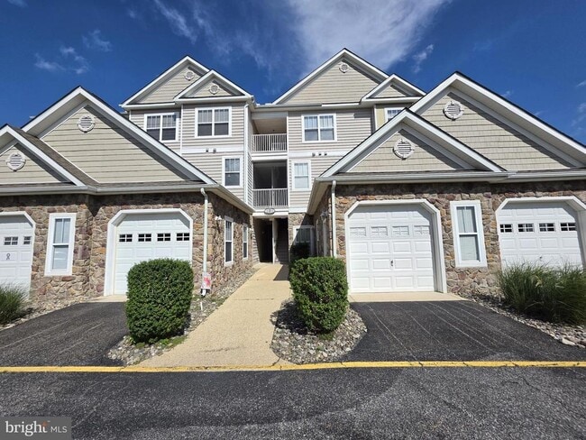 Building Photo - 3003L Heather Ln Unit J