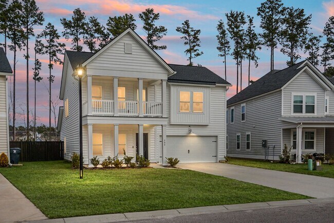 Photo - 5 Bedroom, 3.5 Bath, Beautiful Summerville Home, Master on Main
