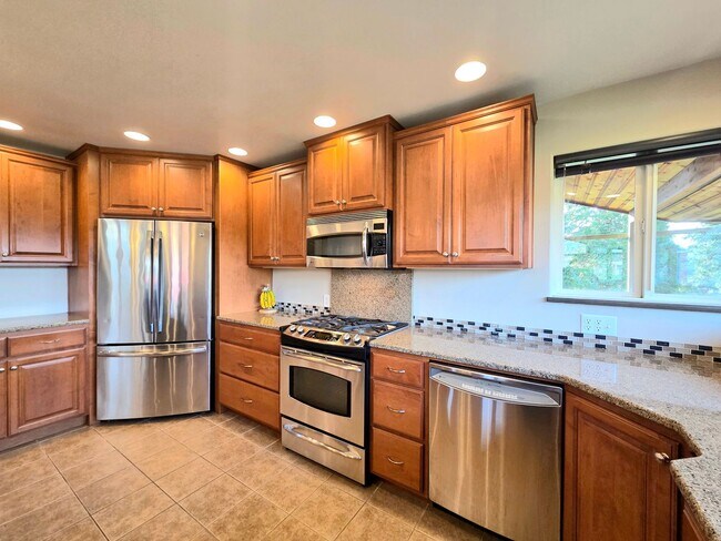 Photo - Grandiose Home on 1 Acre -- in East Wenatchee for Rent!!