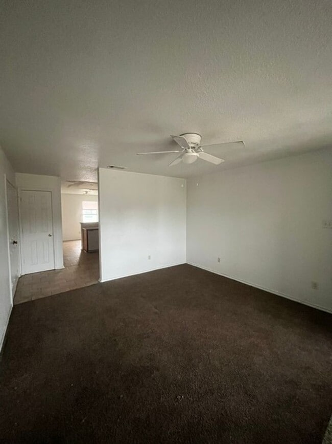 Building Photo - 3303 Toledo Dr Unit C
