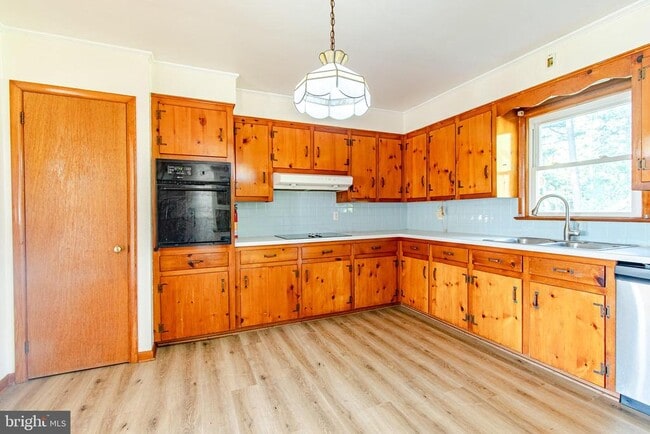 Photo - 7612 Sherwood Rd