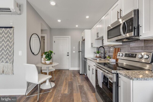 Photo - 1924 N Front St Unit 401