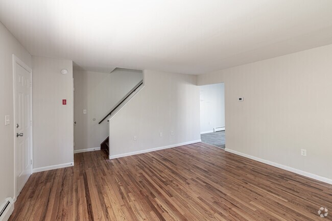 3BD, 1BA Townhouse (1026sqft) - Living Room