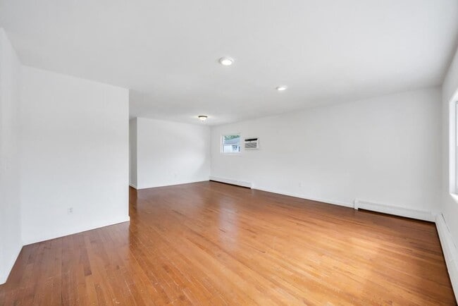 Photo - 405 Massapequa Ave Unidad second floor
