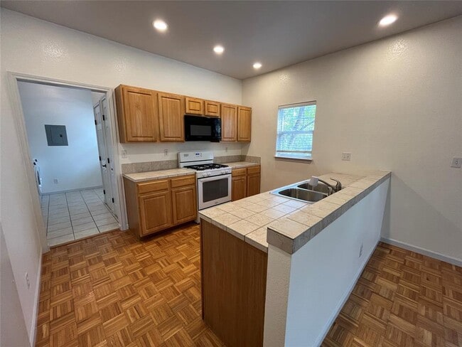 Photo - 2108 E 14th St