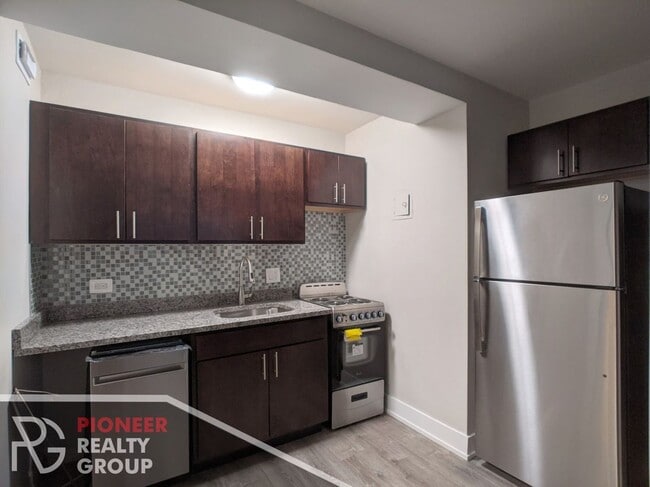 445 W Wellington Ave Unit W445-02G