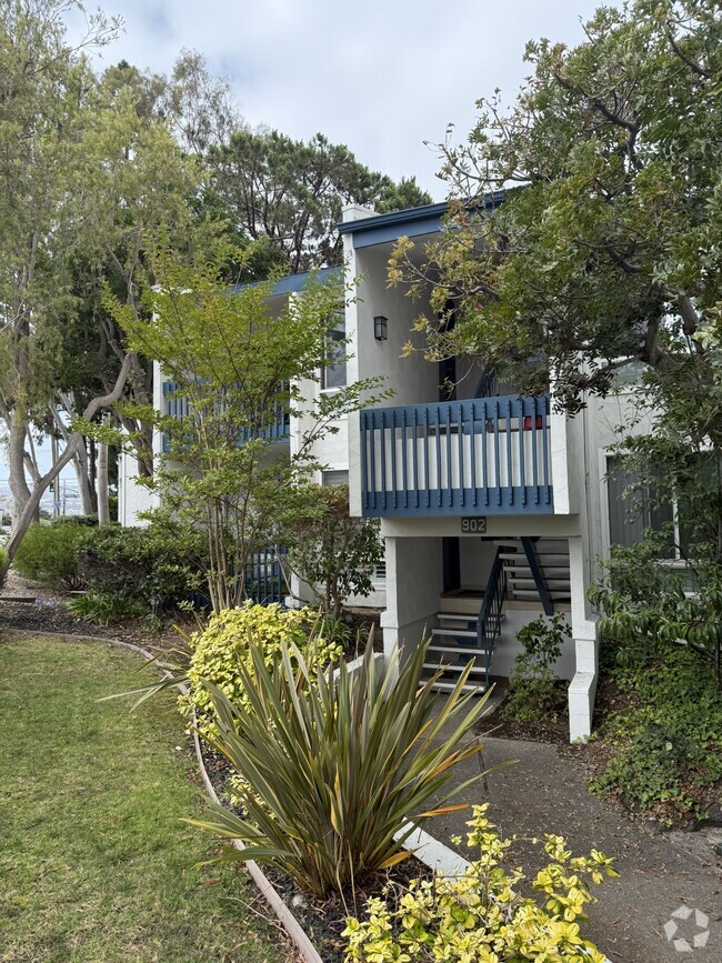 Building Photo - 902 Camino Real Unit 201 Rental