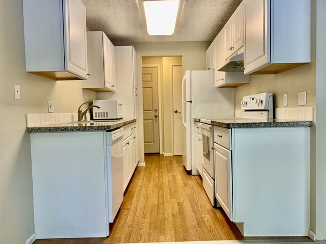 Photo - 1 BD 1 BA Kirkland Ground Floor Condo with Private Covered Patio