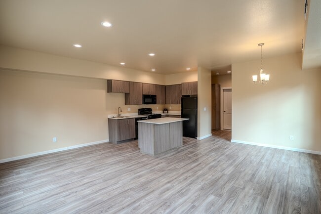 Photo - 5787 Joynak St S