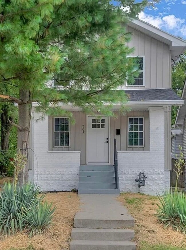 Photo - 551 Denmark St