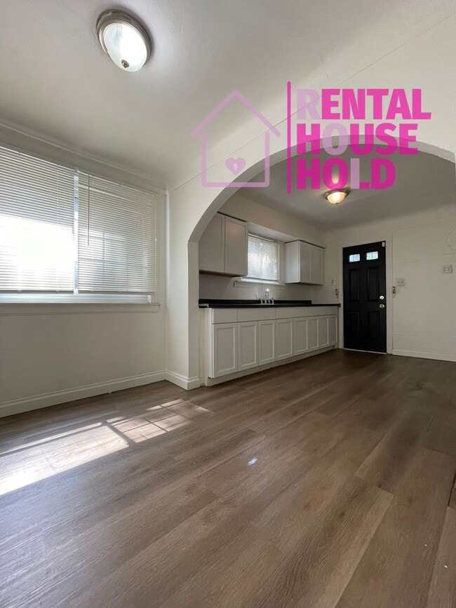 Building Photo - 13951 St Marys St Unit Lower Rental