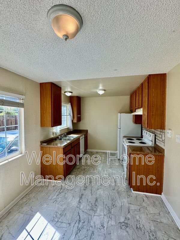 Photo - 2225 Hillsborough Ct