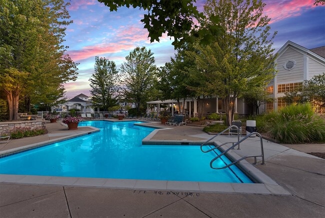 Building Photo - Village Green of Rochester Rental