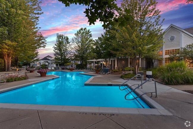 Building Photo - Village Green of Rochester Rental