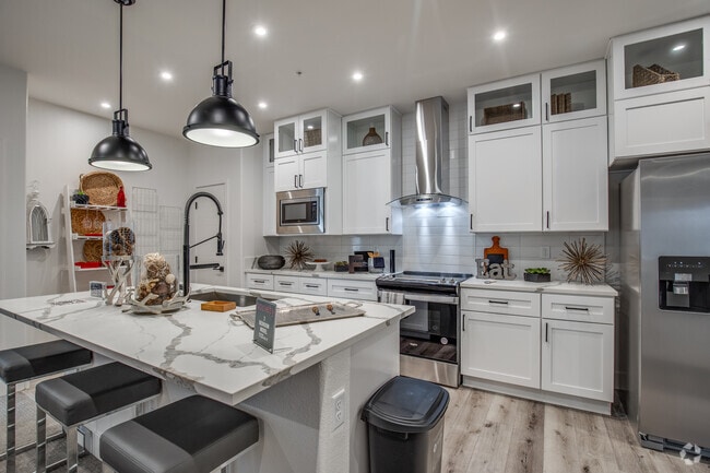 2 BR, 2 BA - 1,123 SF