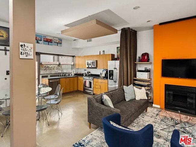 Photo - 815 Hampton Dr Unit 2