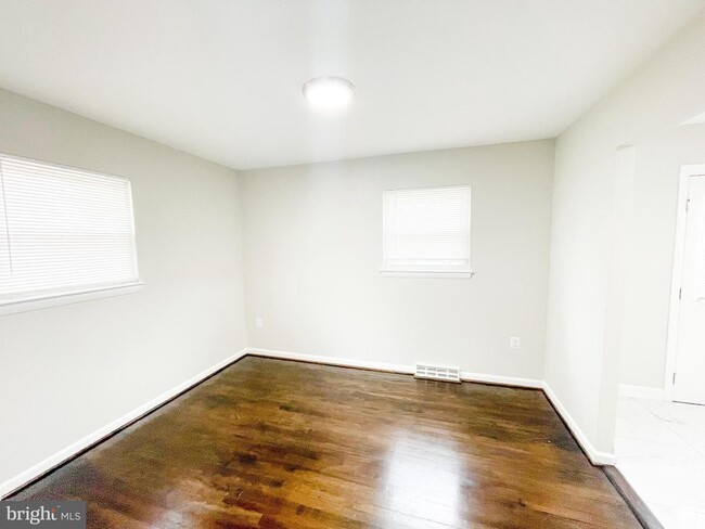 Photo - 610 Suffolk Ave