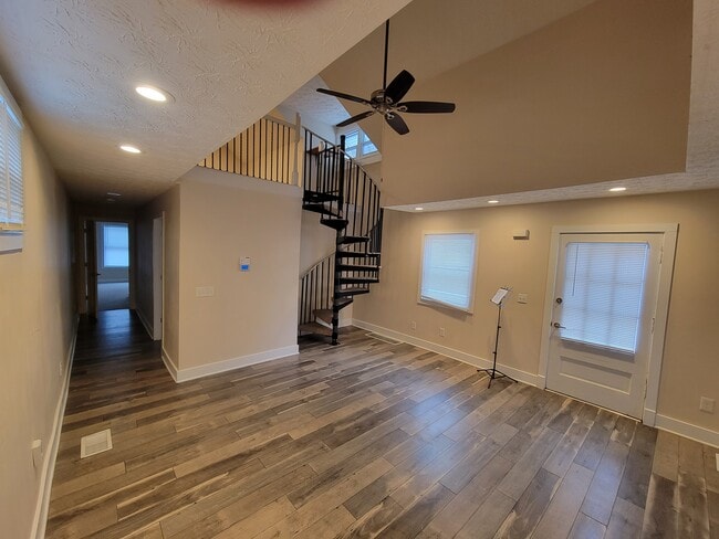 Sala de estar - 1026 Ash St