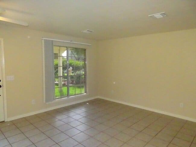 Photo - 5907 Deer Lake Dr