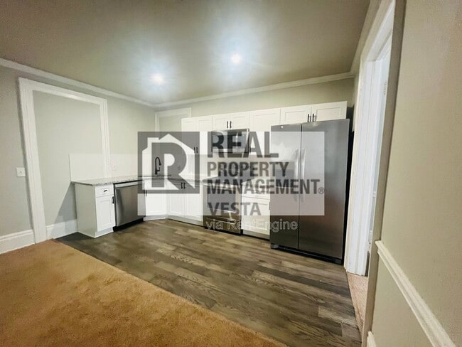 Building Photo - 1055 Walnut St Unit A