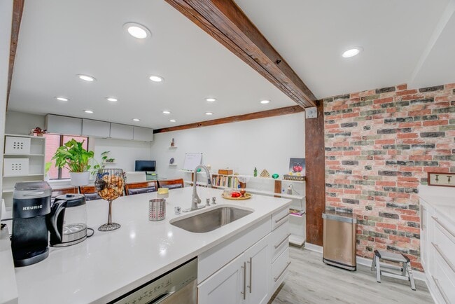 Photo - 107 S Front St