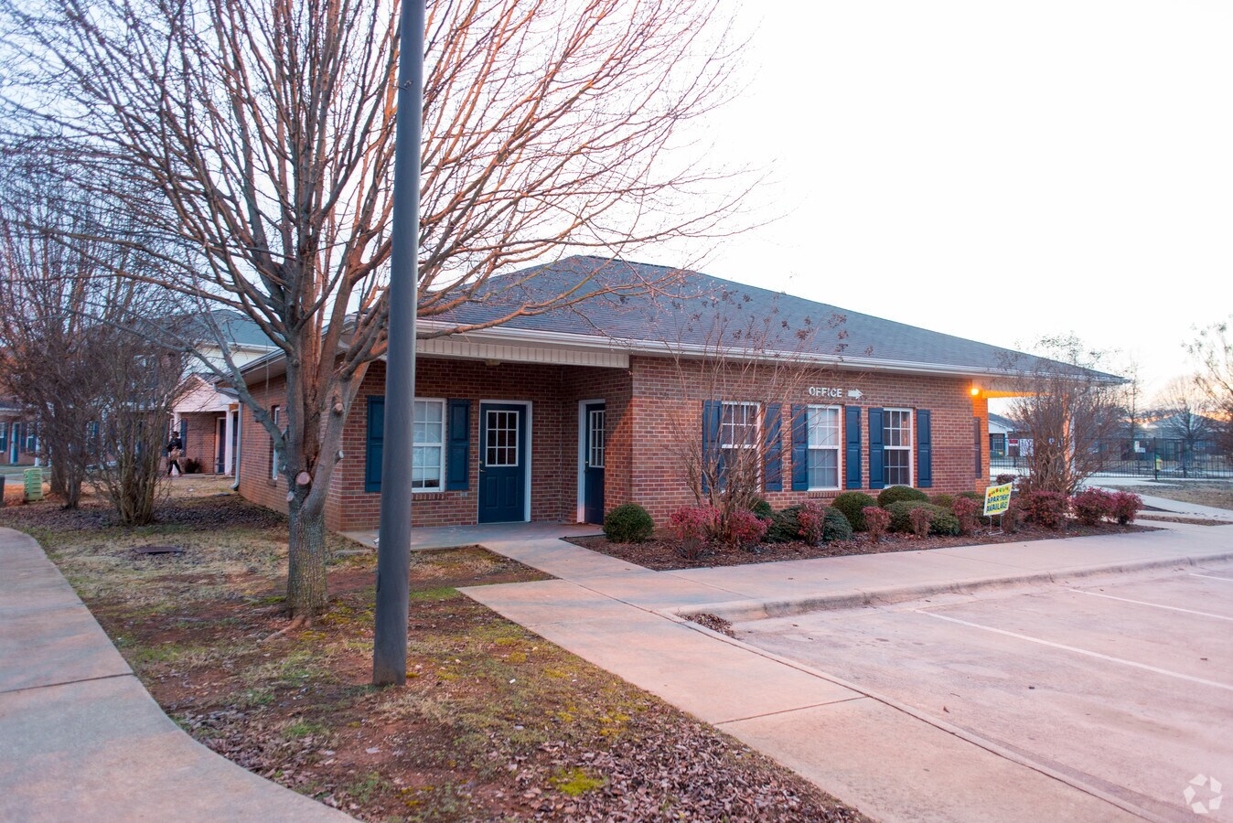 Castlewood Apartments - Castlewood Apartments