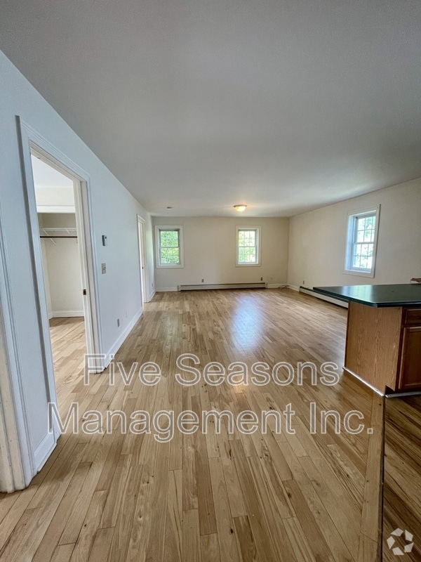 Building Photo - 85 Manhattan Dr Rental
