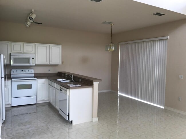 602 Monroe Cir