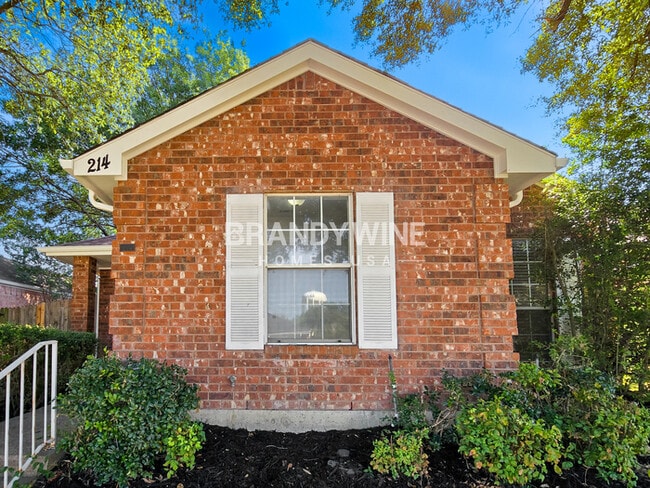 Photo - 214 Streamside Dr