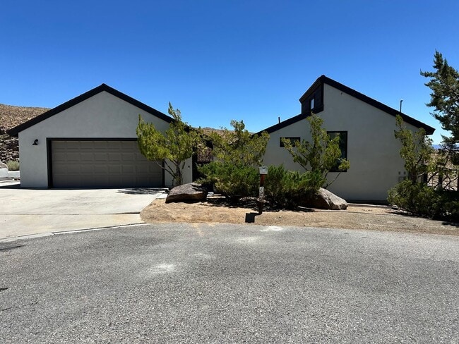 Building Photo - Paradise is the location of this home and ...