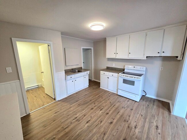 Building Photo - 36 Jean St Unit 3