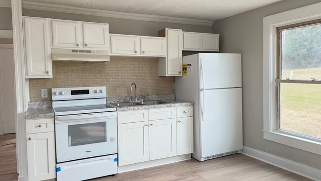 Photo - 904 E Myrtle Ave