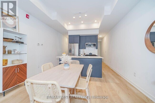 Photo - 3686 St Clair Ave E