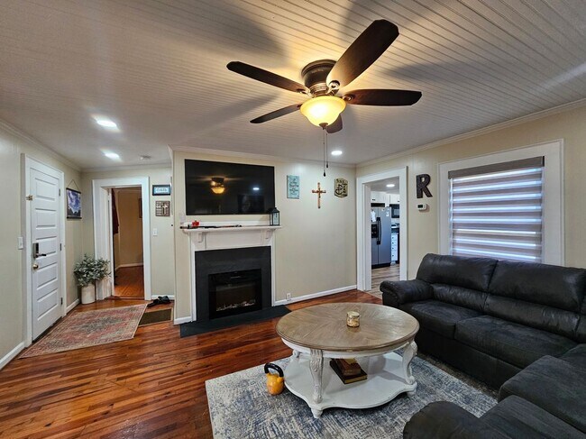 Photo - 208 W Main St