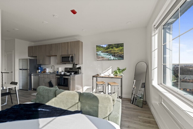 Building Photo - 501 N Perth St