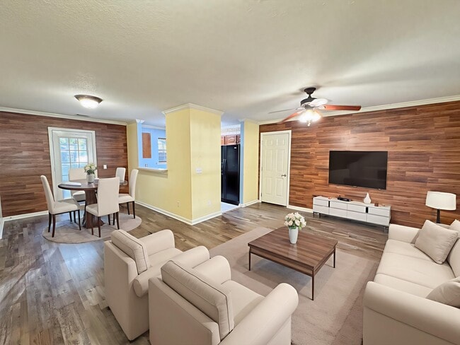 Photo - 235 Joshua Cir