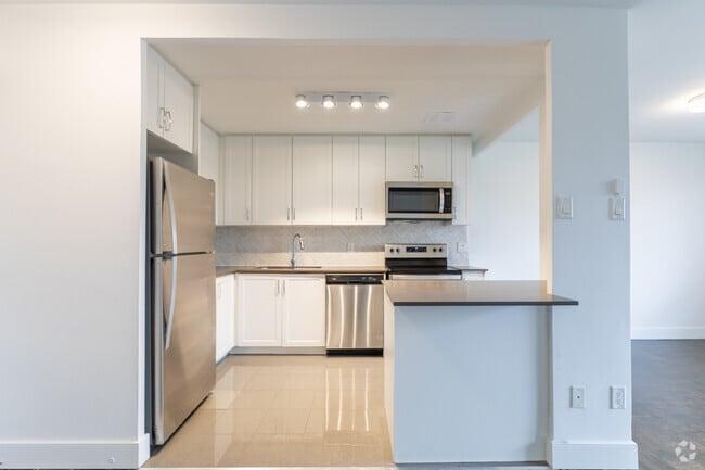 2BR, 1BA - Kitchen - 67 & 70 Parkwoods Village Dr