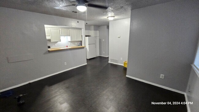 Photo - 5424-5426 Helmick Ave Unidad 5424