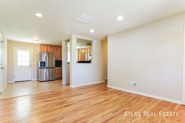 Photo - 6795 Allison St