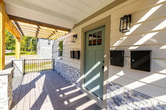 Photo - 5534 Stewart Ave Unit 3