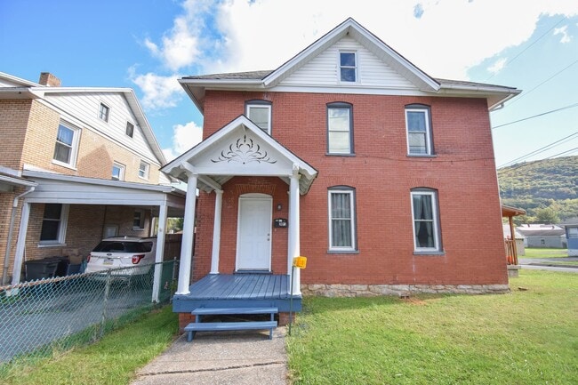 Building Photo - 1st floor, 2 Bedroom in Mill Hall Unit 2