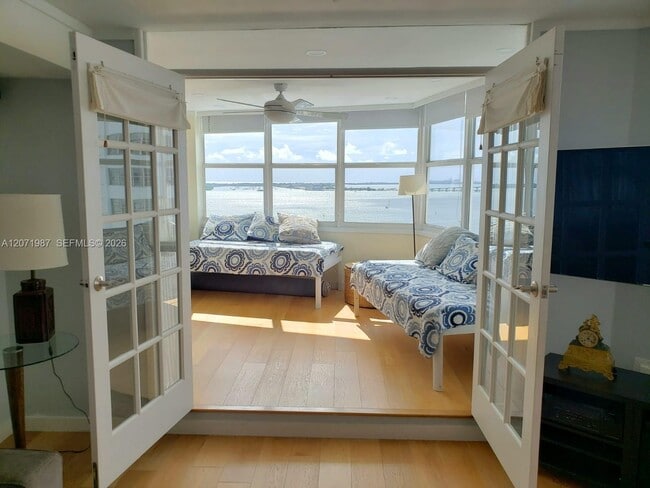 Building Photo - 801 Brickell Bay Dr Unit 1767